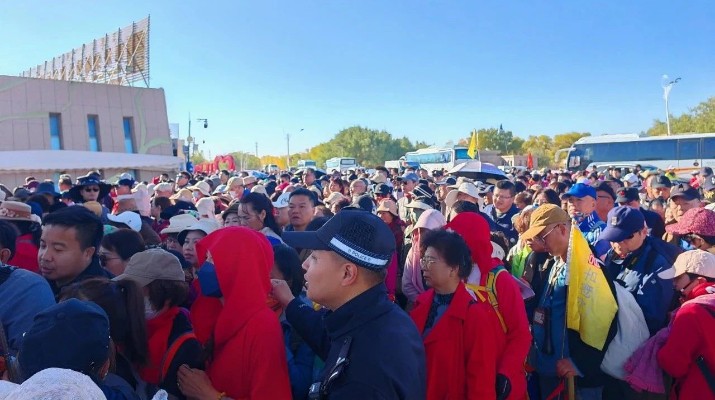 額濟納胡楊林景區(qū)今年為何這樣“紅”？